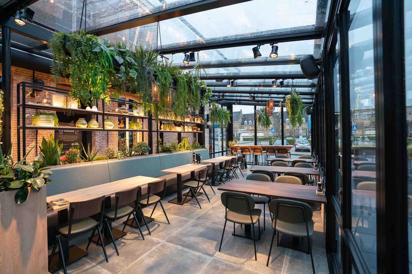 eten in een serre bij family axel